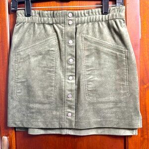 Green suede skirt in xs
